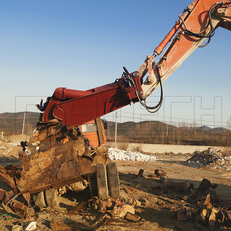 Excavator Use Hydraulic Pulverizer Demolition Shear Cut Off The Structural Steel